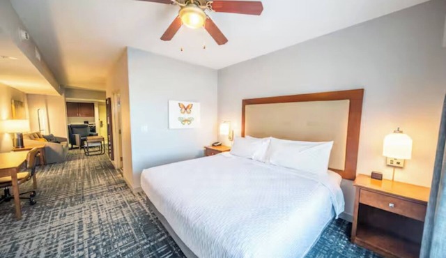 Best Value, Quality Stay! 2 King Bed Deluxe Units, Indoor Pool, Free Breakfast!