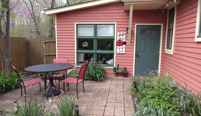Betty Lou's Garden Guest Suite