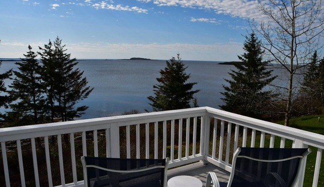 Betty's Place - Cozy ocean front getaway, Relax, Reconnect and Recharge on the Maine Coast