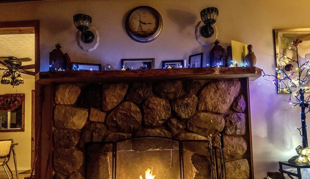 Big Bay Michigan-Centrally located - Cozy fireplace and sauna