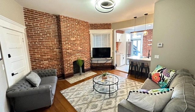 Big Brick 2 Bedroom apartment in Victorian Village