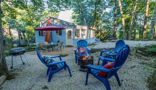 Big Fish, Little Pond. Fire Pit Swimming, Hiking, Kayaking, and Fishing!