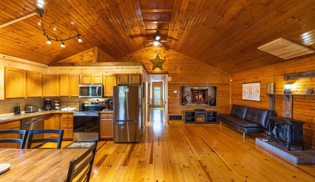 Big Oak Cabin (Hocking Hills area)
