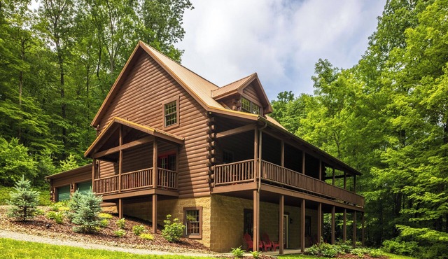 Big Pine Luxury Lodge-Master Bedroom En-Suite & Private Covered Deck-Hot Tub