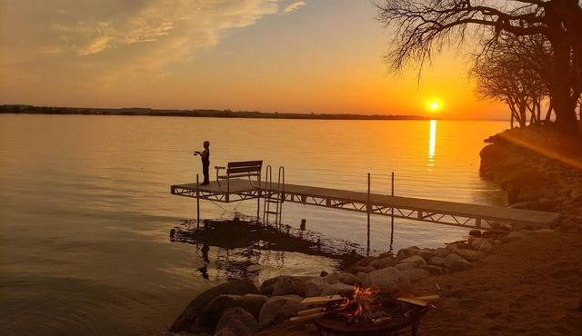Big Stone Lake Cabin Rental - Dock Fishing, Beach, Kayaks, Firepit, Views!