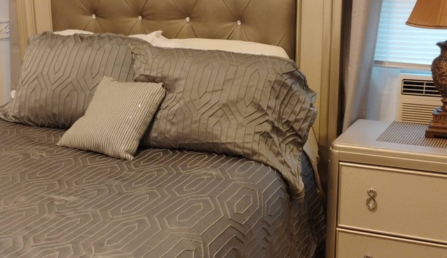 Binghamton Vestal, main floor, 2bedrooms Private jacuzzi bath.