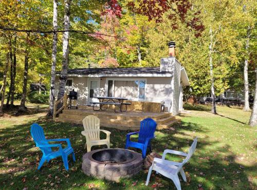 Birch Shores Resort - The Hemlock Cottage