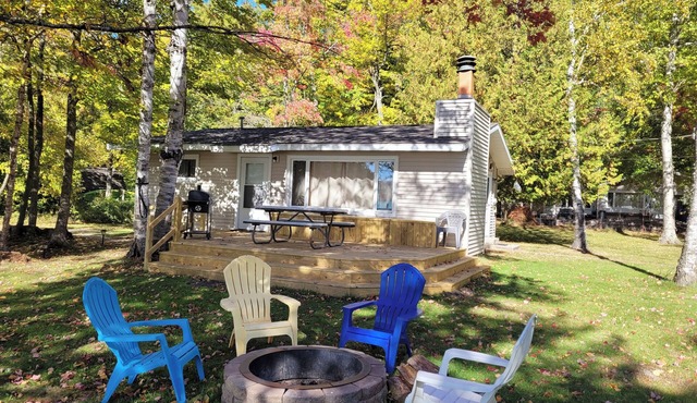 Birch Shores Resort - The Hemlock Cottage - Lakeview with Water Toys!