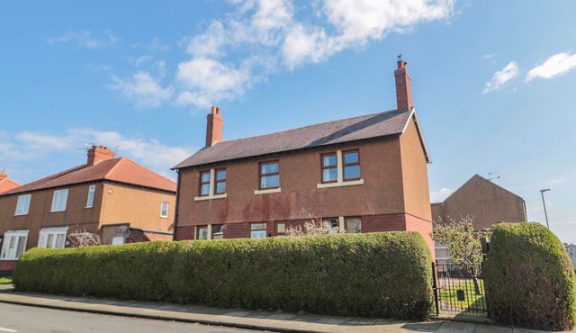 BISLEY HOUSE, pet friendly, country holiday cottage in Amble