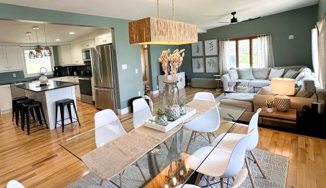 Bliss on the Bay-Hot Tub, Huge Deck, Fire Pit & Covered Outdoor Living Area