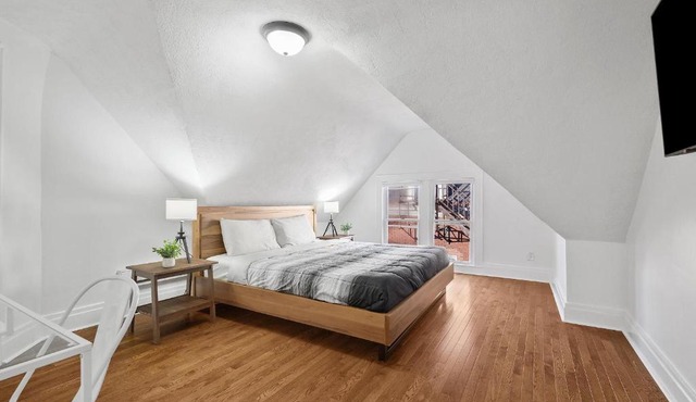Bloomfield/Shadyside @K Spacious & Unique Private Bedroom with Shared Bathroom