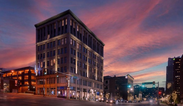 BLU-Tique, Akron, a Tribute Portfolio Hotel