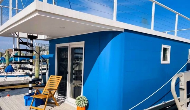 Blue Haven Houseboat