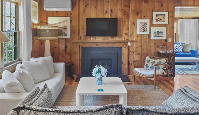 Blue Sky Retreat – Cozy, Central & Walk to Beach