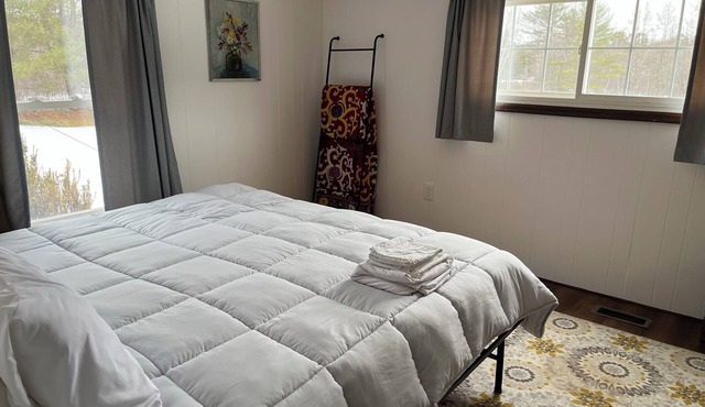 Blue Yodel: Comfortable spot on 36 acres with brookside wood-burning sauna