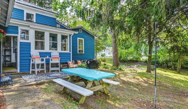 Boat & Unwind! Charming Atwood Lake Farmhouse