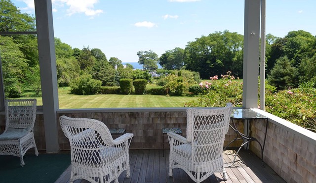 Booth Cottage: Private Path to Singing Beach