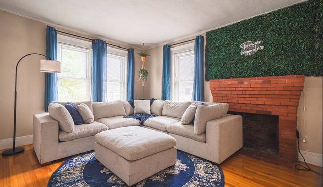 Boston 4BD-5 min walk to Train&Beach/10min-Airport-Free Parking