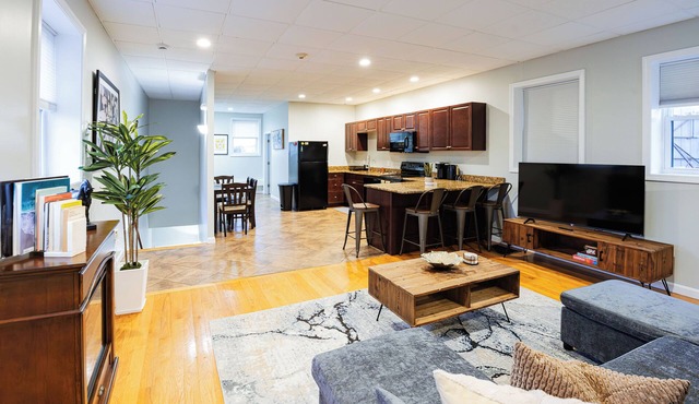 Boston Getaway, Close to Airport
