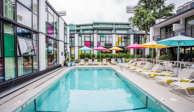 Boston Getaway! Minutes from Boston Tea Party Ship & Museum! Pets Allowed, Pool!