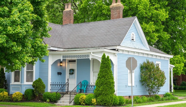Bourbon Cottage, 2 BR, Downtown Historic Bardstown next to Bakery!