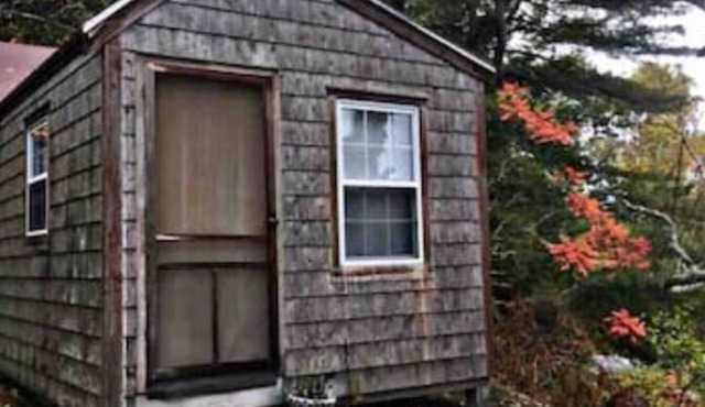 Bowman Island rustic sea cabin/ “glamping” getaway