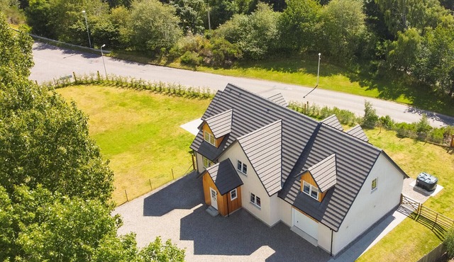 Braeside - large family home in Nethy Bridge