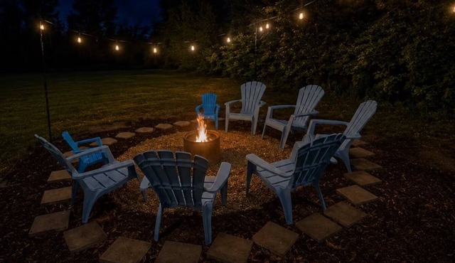 Brand new 2BR, 1.5BA-close to amenities yet feels secluded. 2 story, AC, wifi!