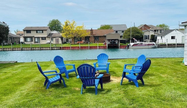 Brand new 3-bedroom Updated Waterfront Home with/AC