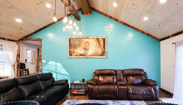 Brand-new 4BR, Entire Home, Sleeps 10
