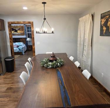 Brand-new 4BR, Sleeps 10, Treadmill, Piano, Free Boat Parking, Close to the Lake!