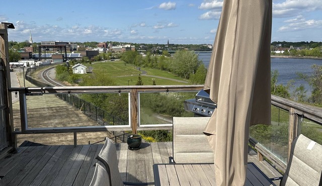 BRAND NEW LISTING! WATERFRONT APARTMENT WITH ROOF TOP DECK!