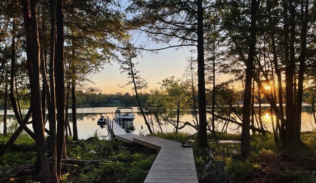 Brand New Luxury 2 Story Lakefront Cottage