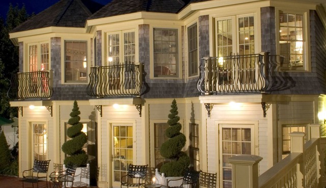 Brass Key Guesthouse - Adults Only