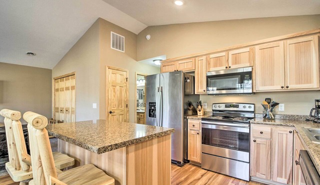 Breezy Point Cabin w/Fire Pit - Walk to Lake