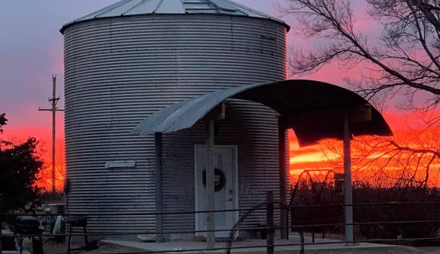 Brent & Jean's Grain Bin Inn Barn