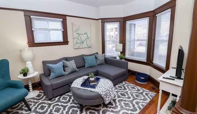 Bright 1BR Near Cleveland Hospitals Travel Pros