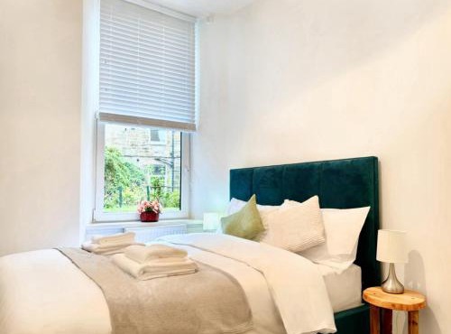 Bright 2-Bed Apartment near Haymarket - Easy City Access
