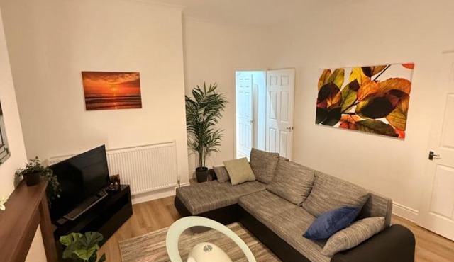 Bright and Stylish 2 bed house