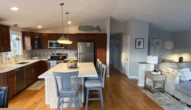Bright and Sunny Matunuck Beach House