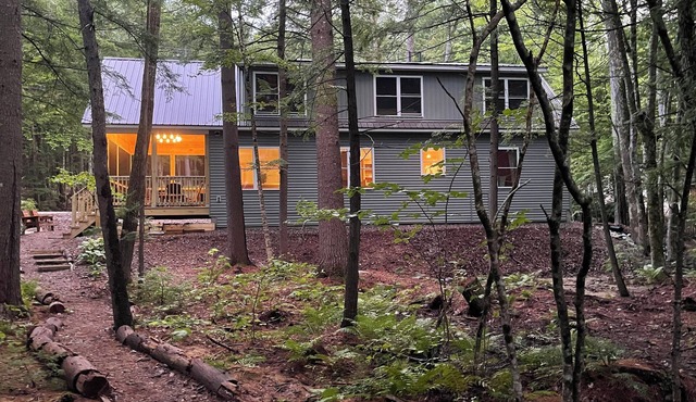 Bright beautiful clean 3br/2ba Lake House by Norway hiking, skiing & restaurants