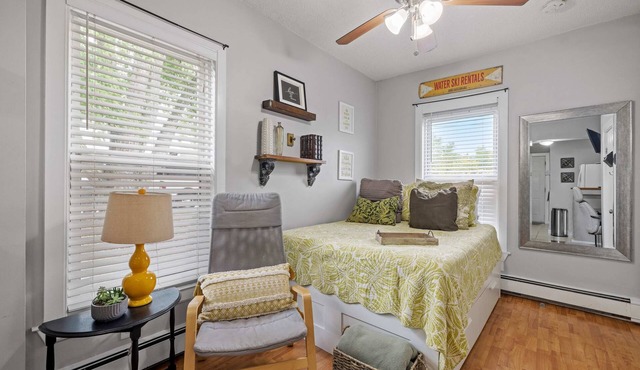 Bright & Chic 1st Flr Studio - Short-Midterm Stays