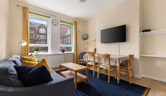 Bright & Cozy Stay in Glasgow’s Vibrant West End
