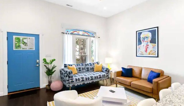 Bright, Fun, & Modern Cottage on a Hip and Walkable Block - Close to Everything!
