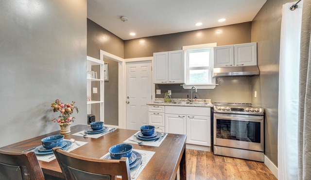 Bright New Albany Home: 12 Mi to Churchill Downs!