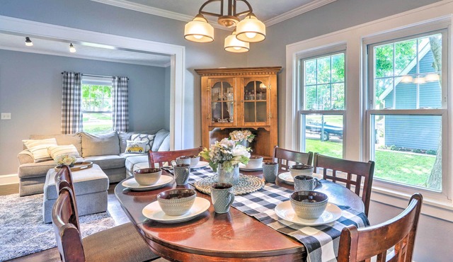 Bright Parma Home w/Outdoor Space < 10 Mi to Dtwn