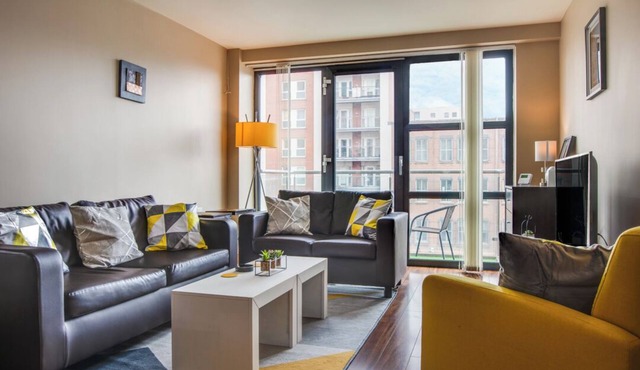 Bright & Spacious 2BR Apt City Centre + Secured Parking