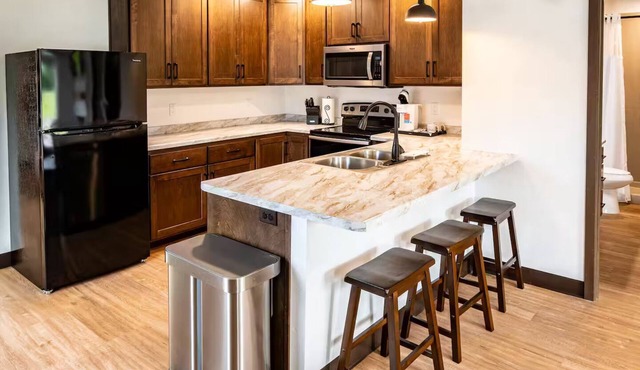 Brillion 2‑Bedroom Suite w/Full Kitchen Near Ariens – Unit #2