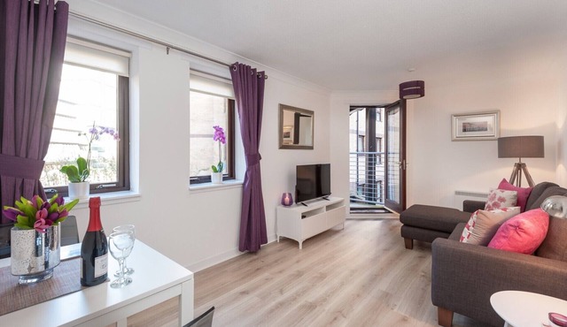 Brown Street Apartment 1