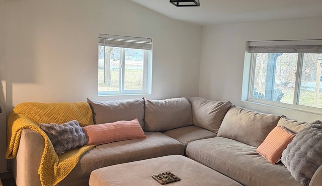 Buckeye Lake Retreat w/Fire pit/Sleeps 8